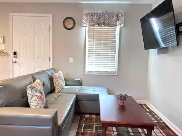 E3 Centrally Located In Carytown Fully Fenced Richmond Bagian luar foto